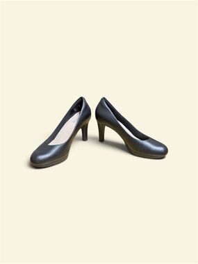 Clarks Adriel Viola Black Leather Pumps size 7